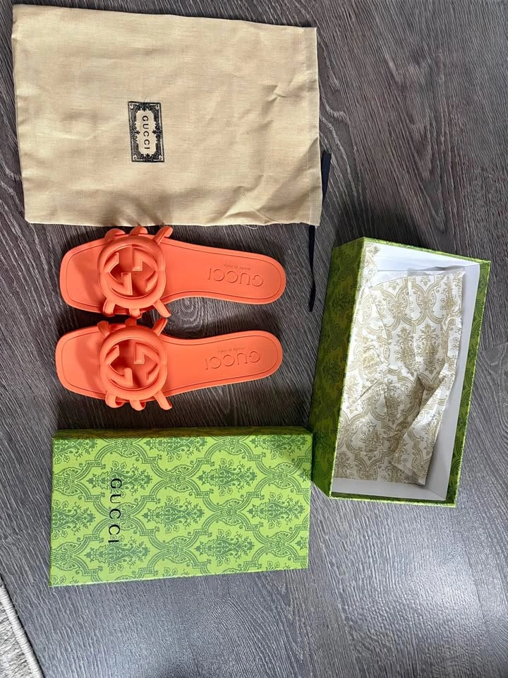 G orange rubber slides size 40