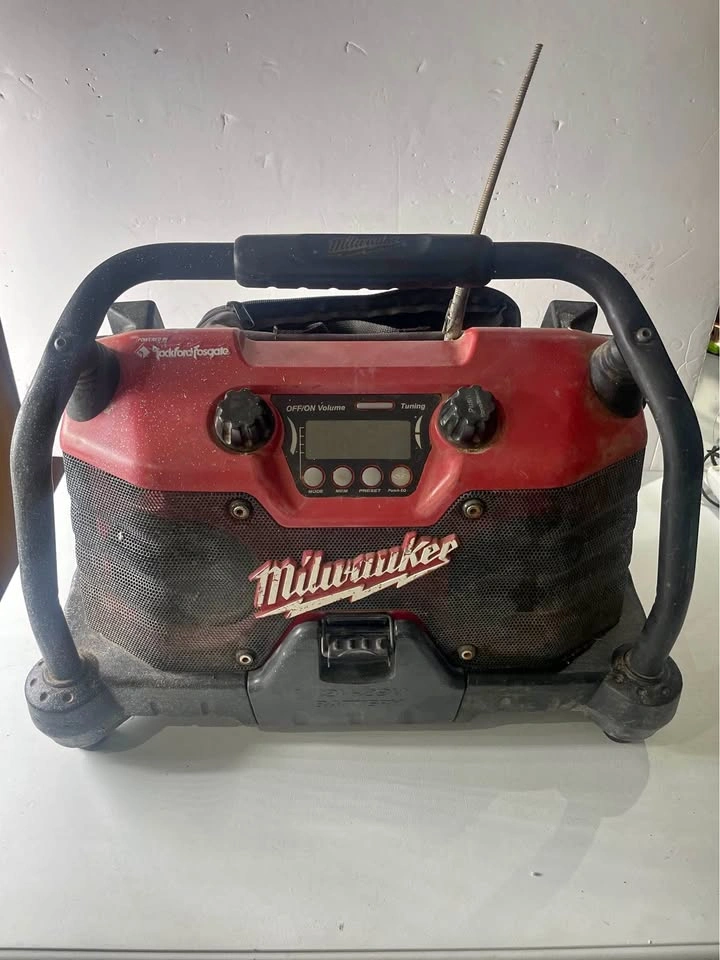 Milwaukee 49-24-0280 Heavy-Duty Job Site Radio Rockford Fosgate