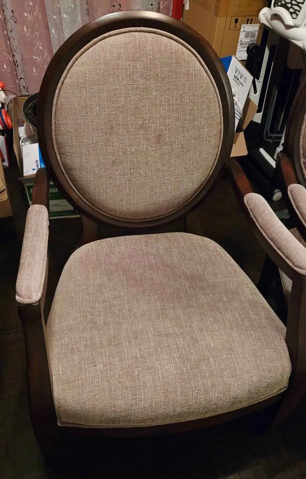 Elegant Classic Chairs (Set of 2) – Great Condition - photo 2