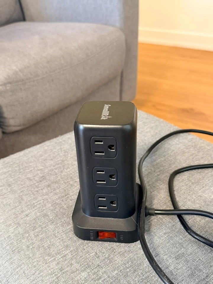 Vertical Power Strip Tower - 9 Outlets & 4 USB Ports - photo 2