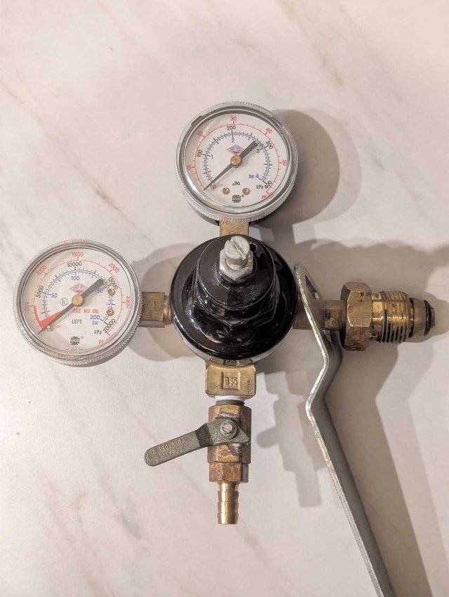 Beer gas regulator