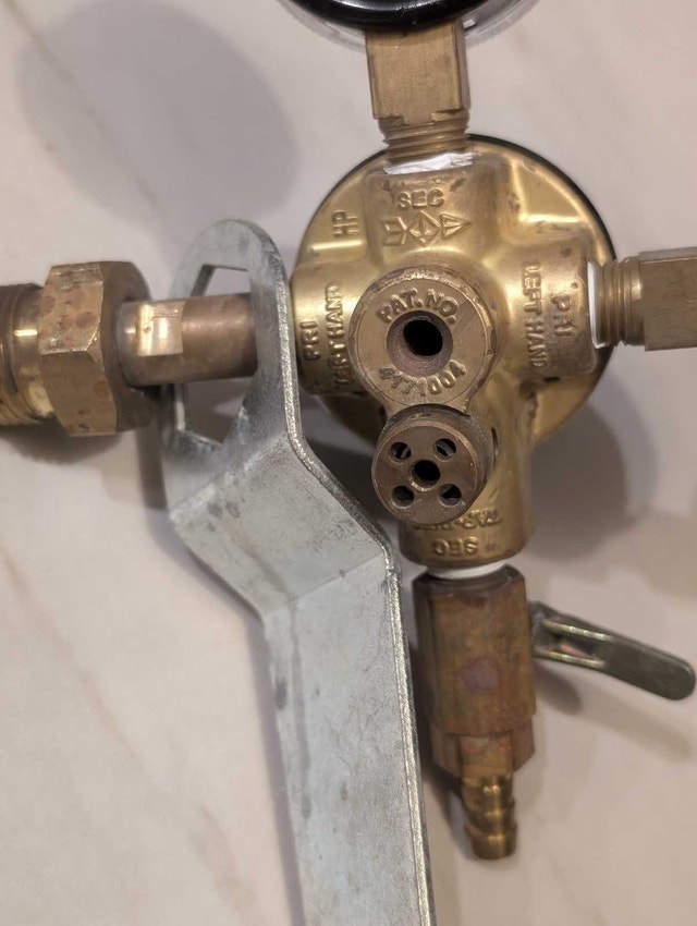 Beer gas regulator - photo 3
