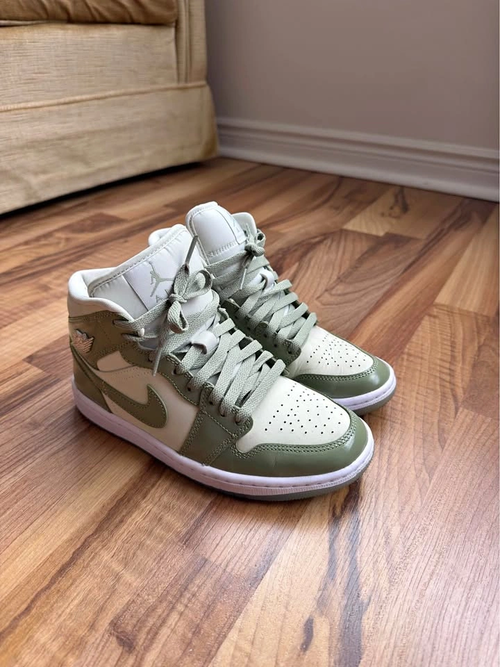 Air Jordan Sneakers - Size 6.5