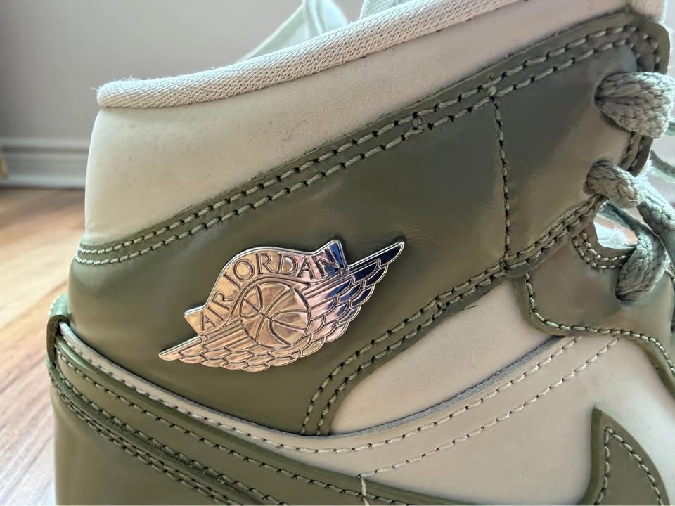 Air Jordan Sneakers - Size 6.5 - photo 3