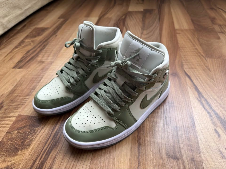 Air Jordan Sneakers - Size 6.5 - photo 5