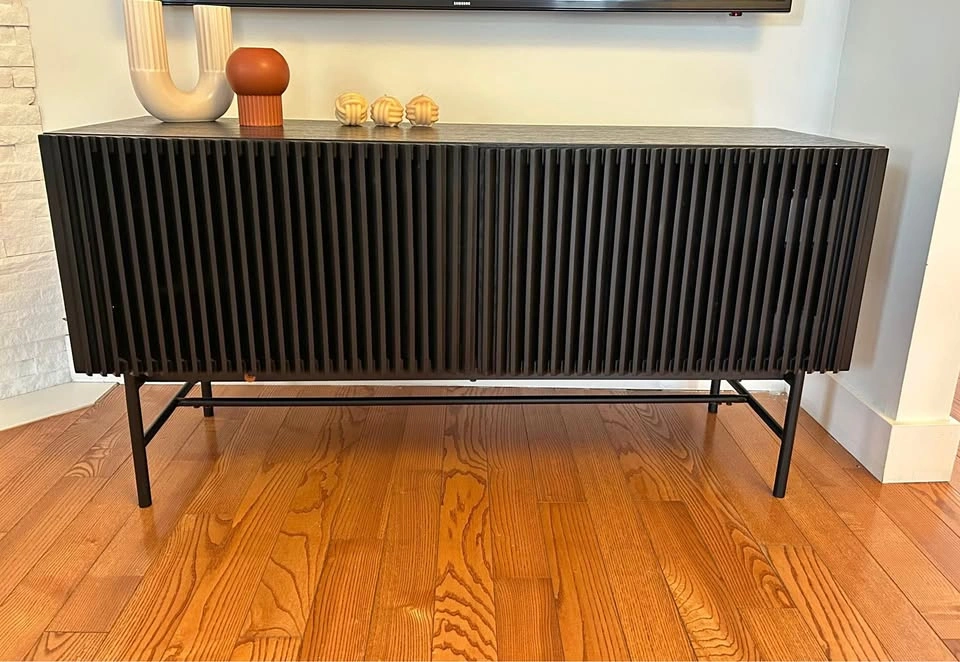 Mobilia TV Stand