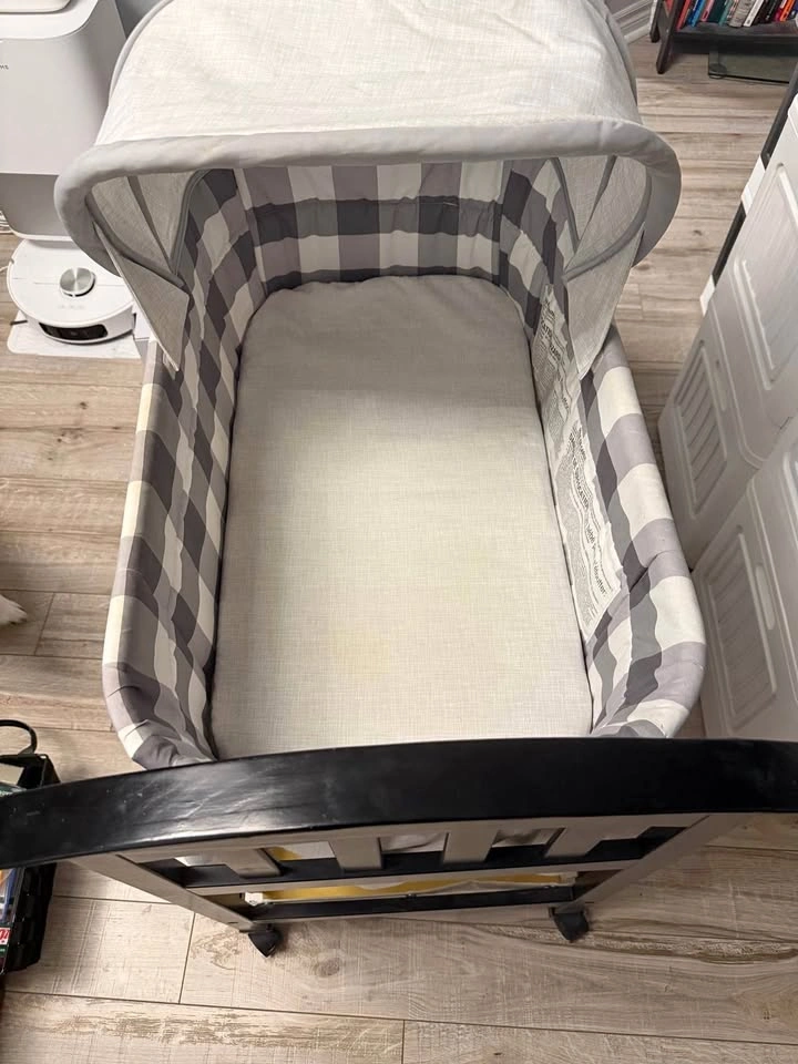 Baby / Newborn Bassinet Mobile Crib