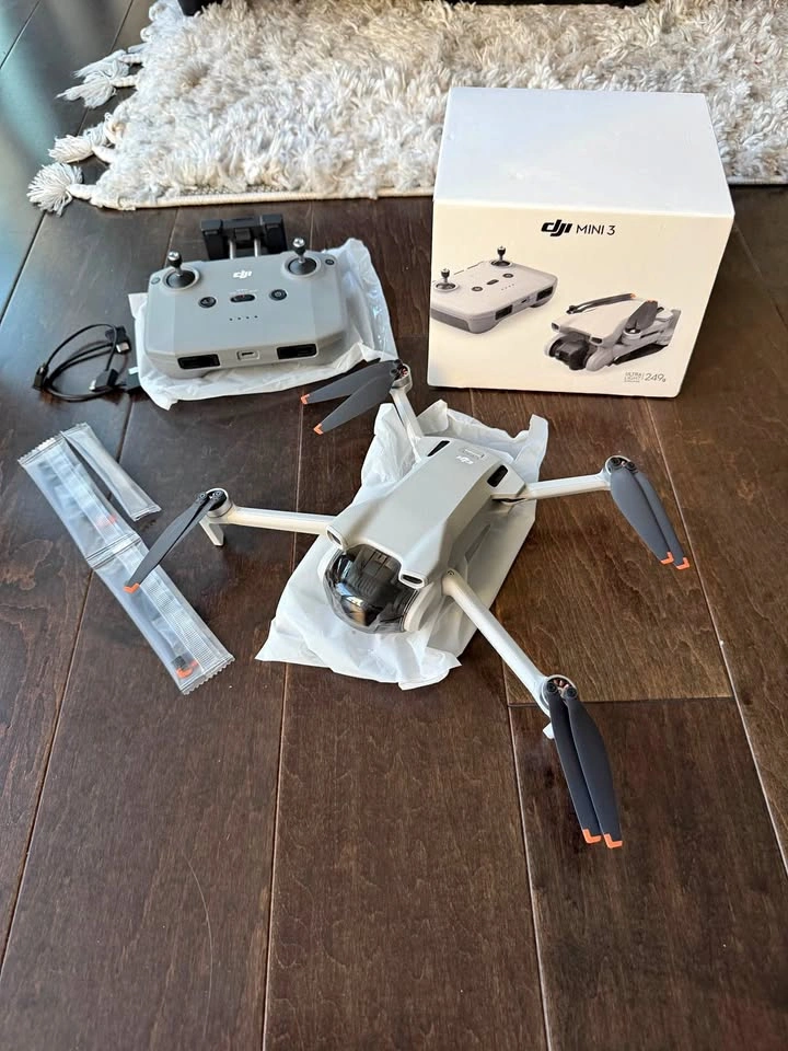 DJI Mini 3 with controller - Like New | Barely Used