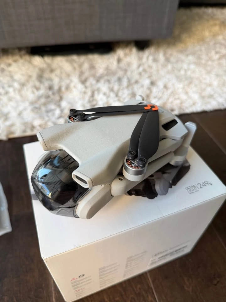 DJI Mini 3 with controller - Like New | Barely Used - photo 2