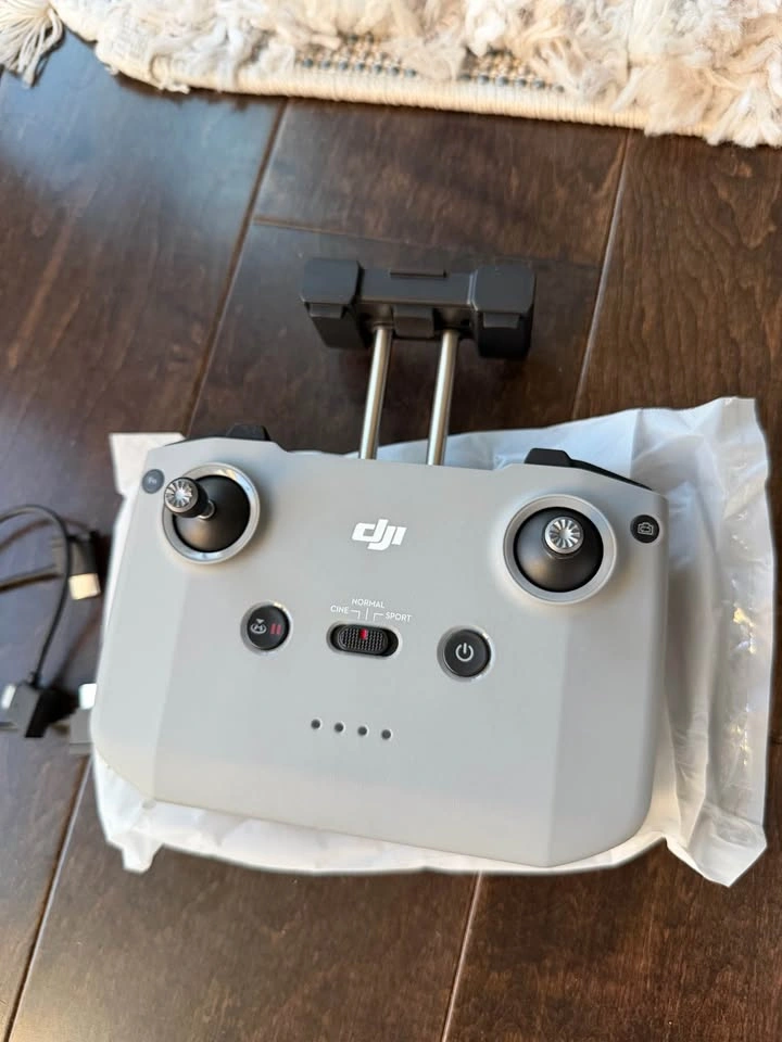DJI Mini 3 with controller - Like New | Barely Used - photo 4