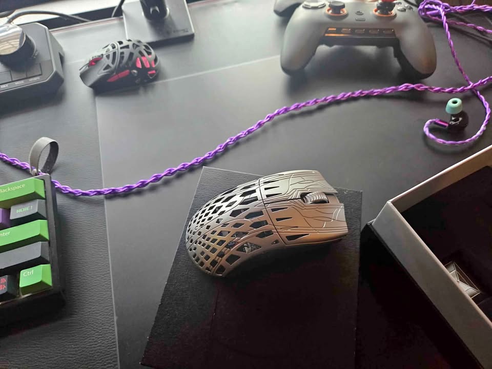 PwTrinity Gaming Mouse CF Platinum Sides