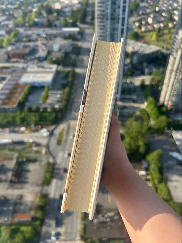 One of us is lying (hardcover) - photo 2