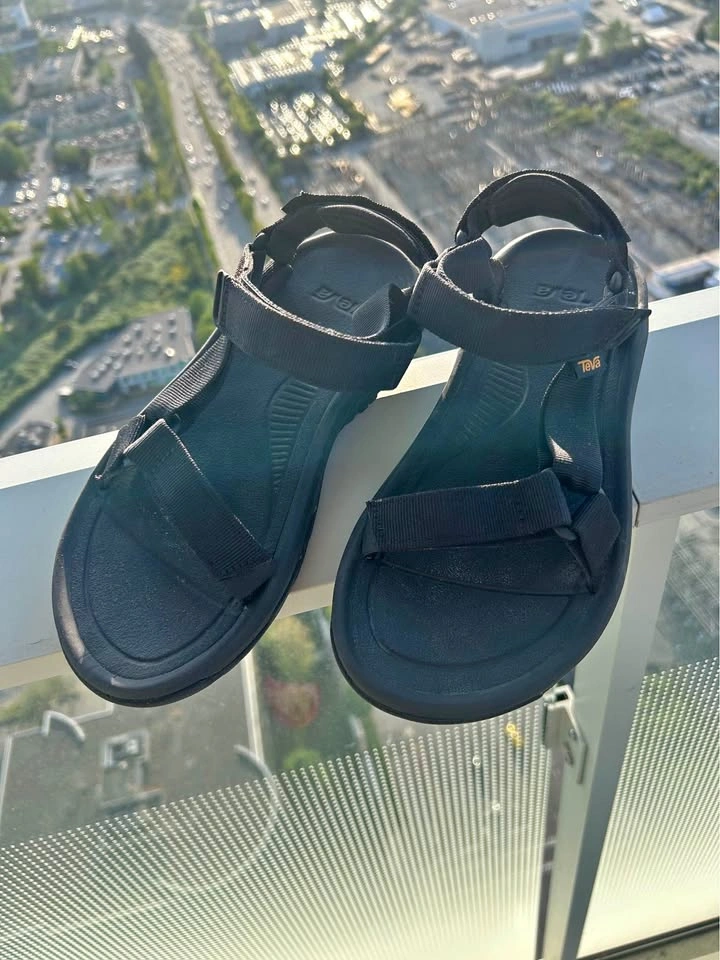 Teva Hurricane Sandals Black (Size 7)