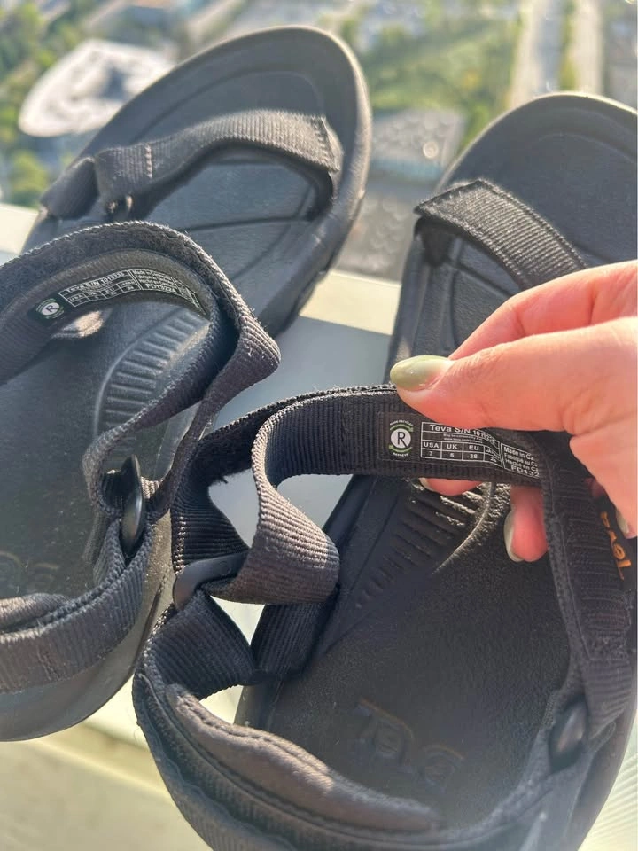 Teva Hurricane Sandals Black (Size 7) - photo 3