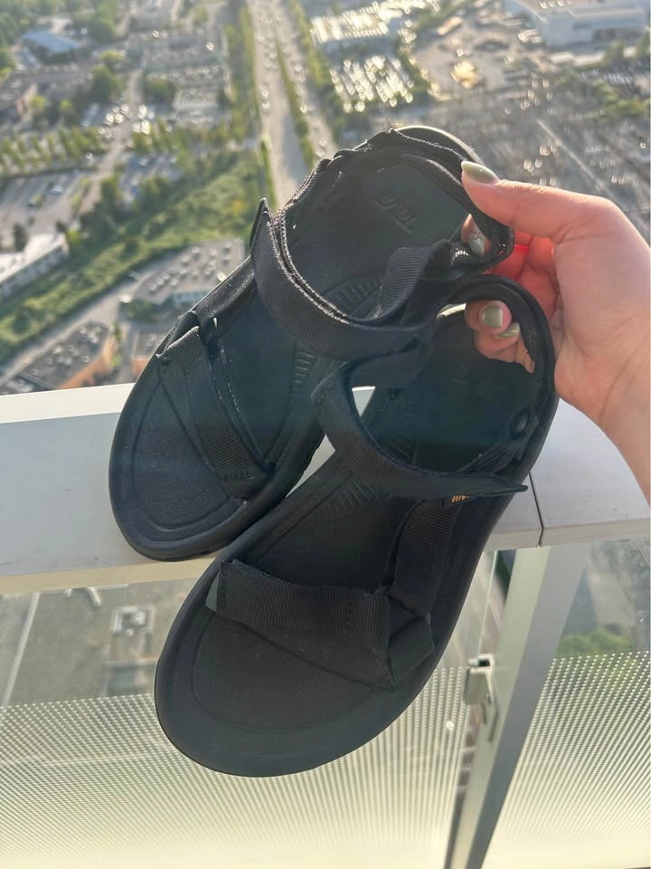 Teva Hurricane Sandals Black (Size 7) - photo 4