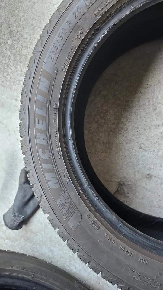 235/50/20 and 255/45/20 Michelin Winter Tires 90% Tread image indicator(4)