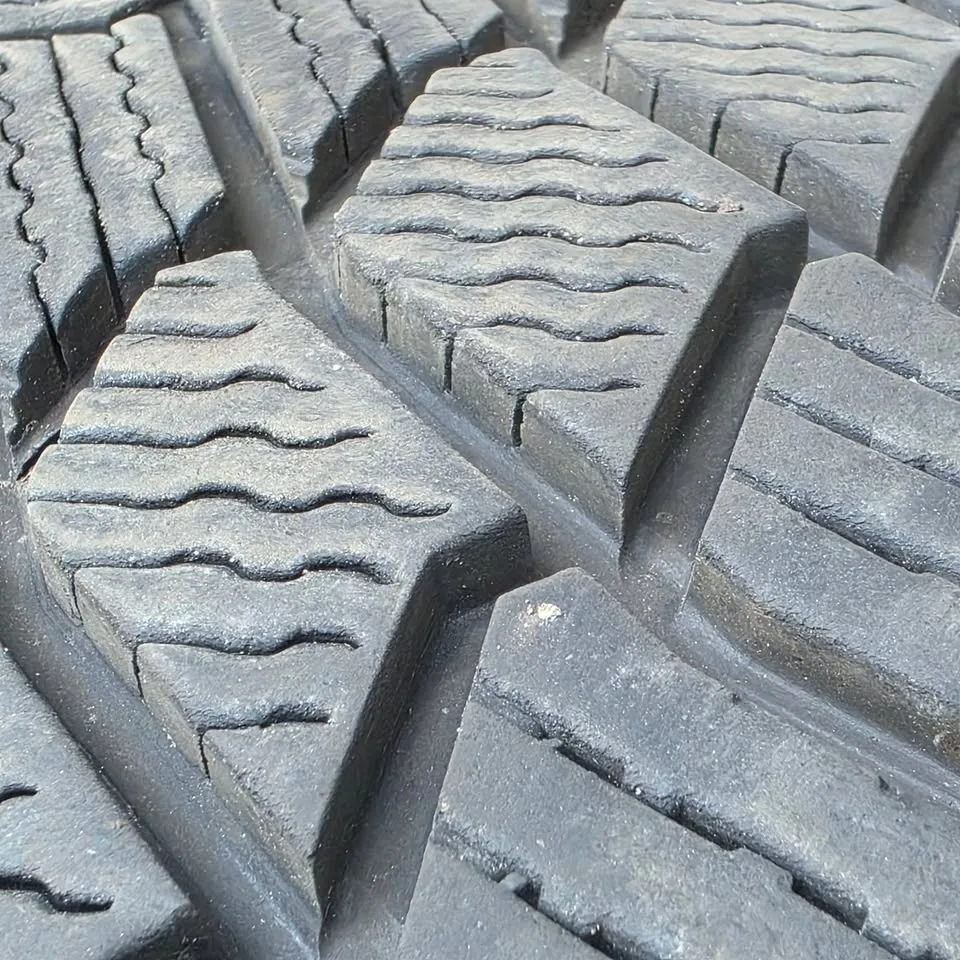 235/50/20 and 255/45/20 Michelin Winter Tires 90% Tread image indicator(5)