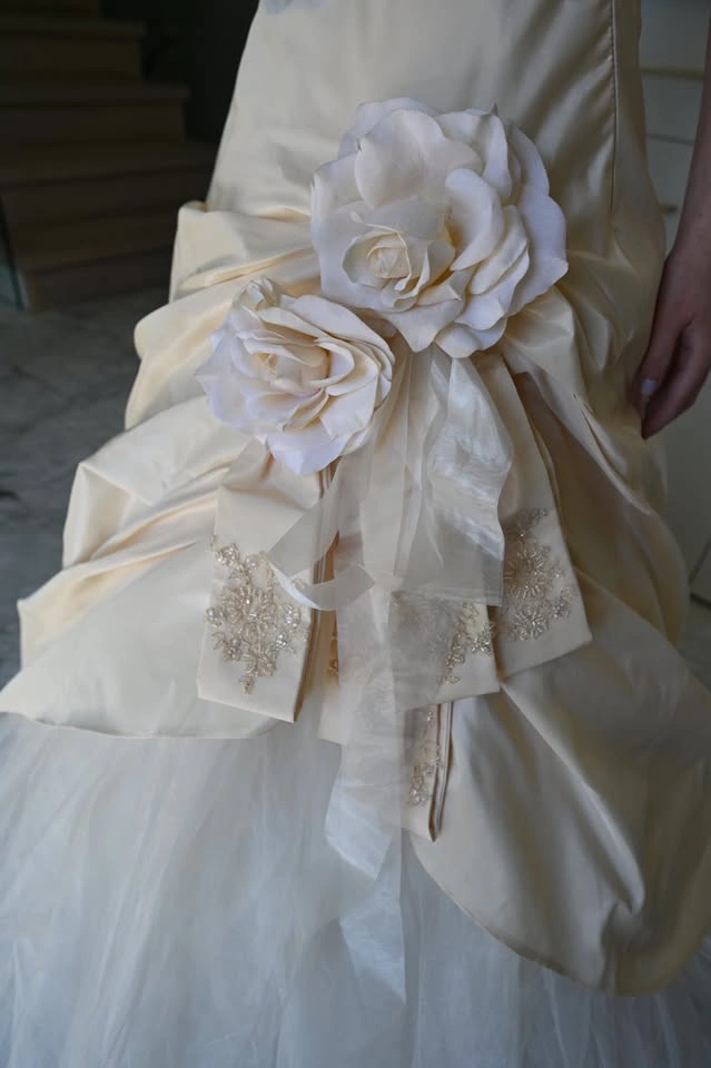 European Designer Wedding Dress, Small Size - photo 2
