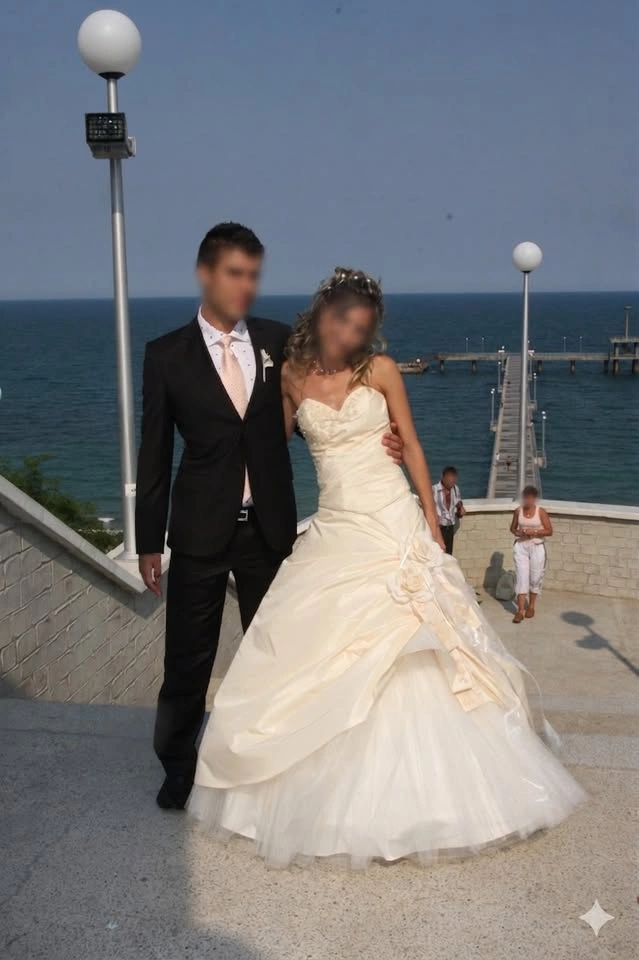 European Designer Wedding Dress, Small Size - photo 4