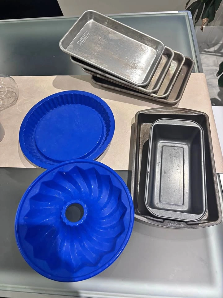 Baking Pans: Silicon, Non-Stick, Aluminum