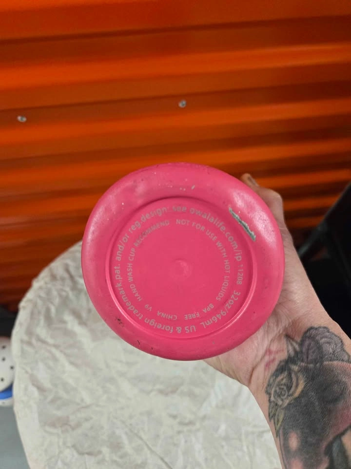 Owala 32 oz Pink Water Bottle with Multi-Color Lid - photo 3