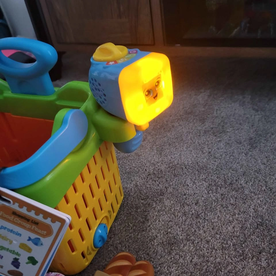 EEUC LeapFrog® Count-Along Basket & Scanner™ Play Food Shopping - photo 2