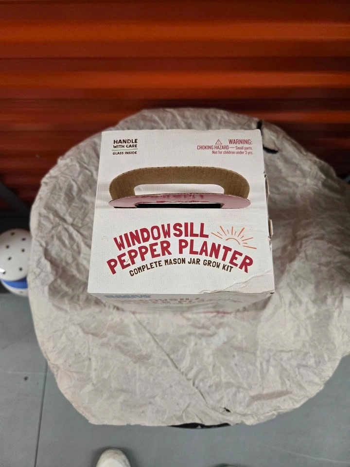 Back to the Roots Organic Chili Pepper Windowsill Grow Kit - photo 2