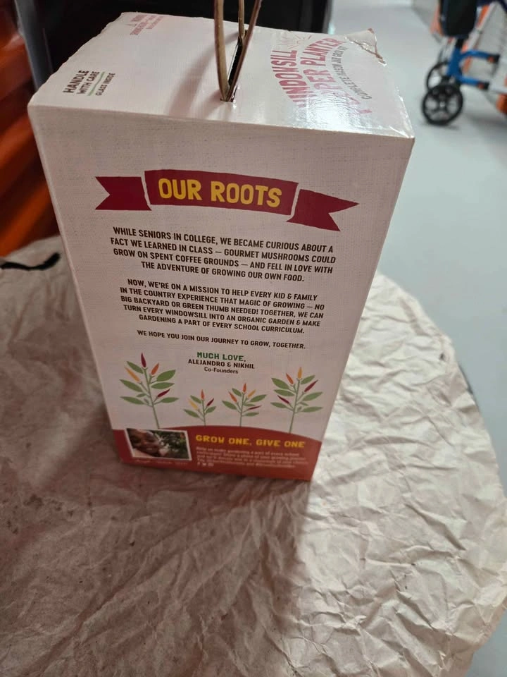 Back to the Roots Organic Chili Pepper Windowsill Grow Kit - photo 3