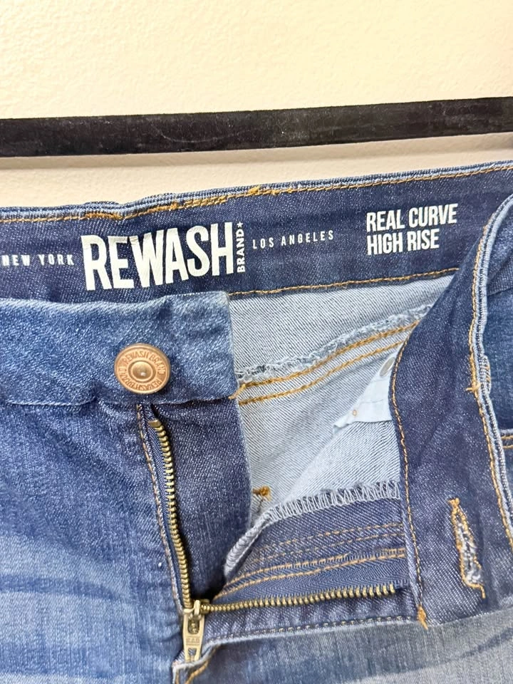 Women’s Denim Shorts size 5 - photo 2