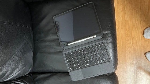 11-inch iPad Pro + Apple Pencil & Keyboard Case - photo 5