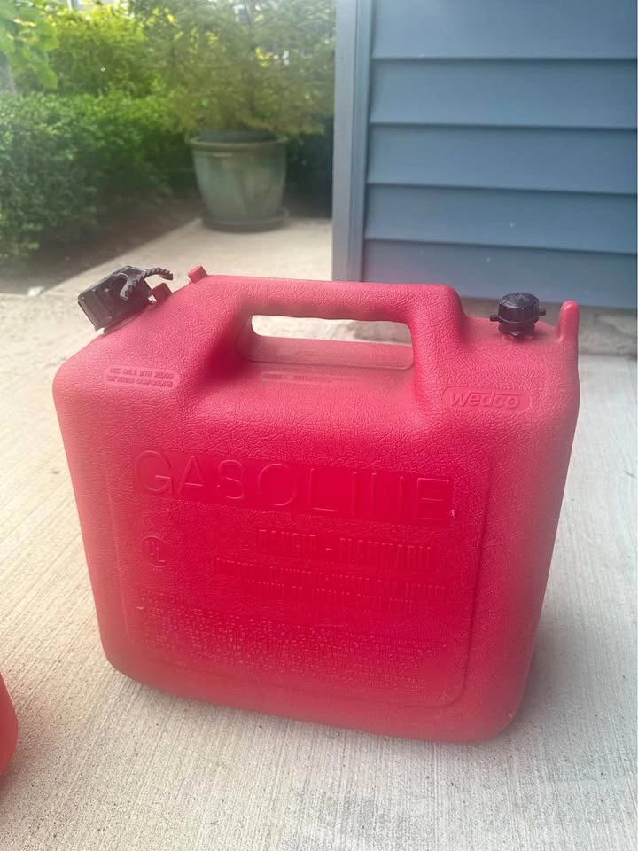 Portable Marine Fuel Tanks / Gas Cans – Multiple sizes