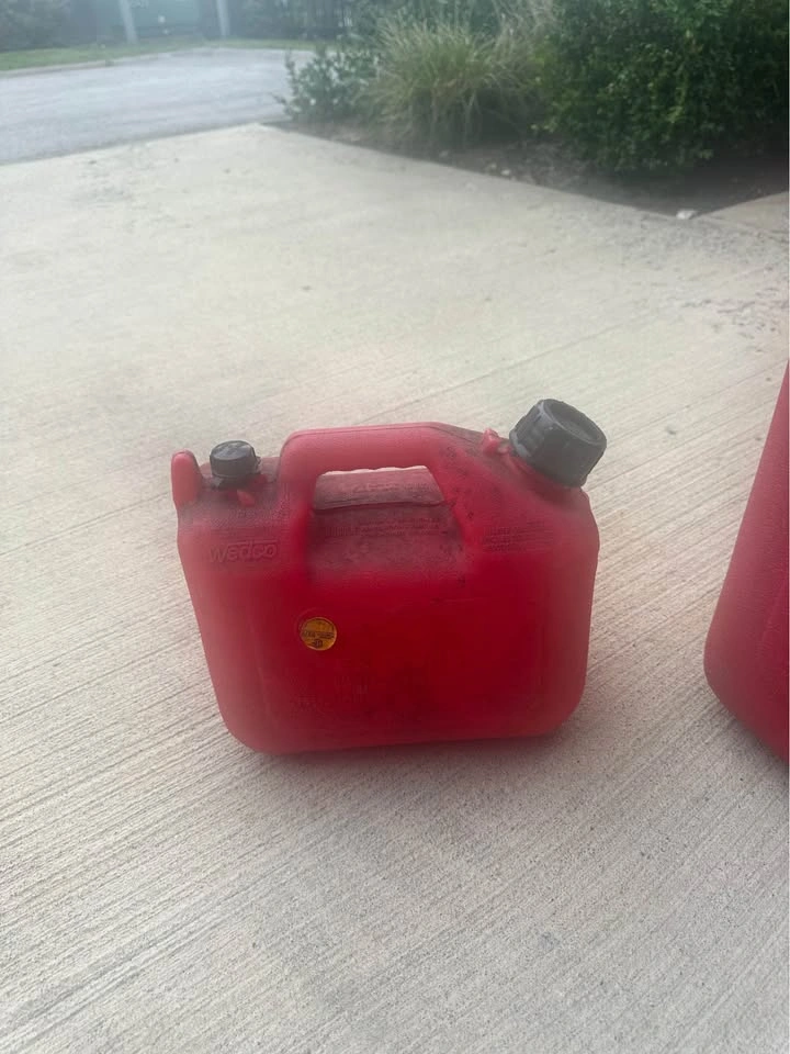 Portable Marine Fuel Tanks / Gas Cans – Multiple sizes - photo 2