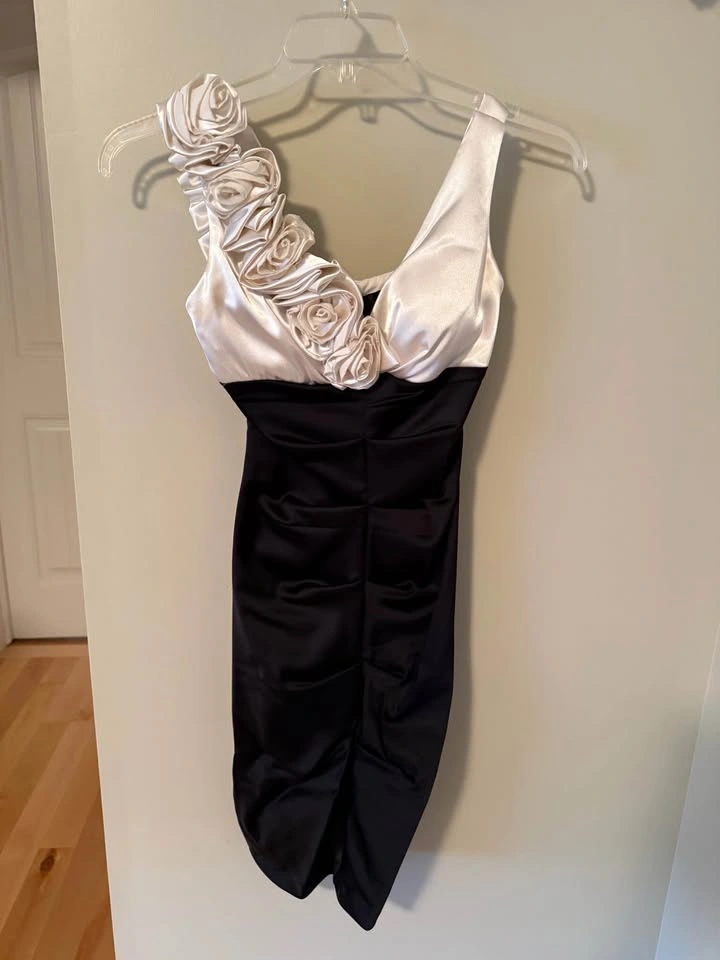 Black and White Satin Dress with White High Heels - photo 2