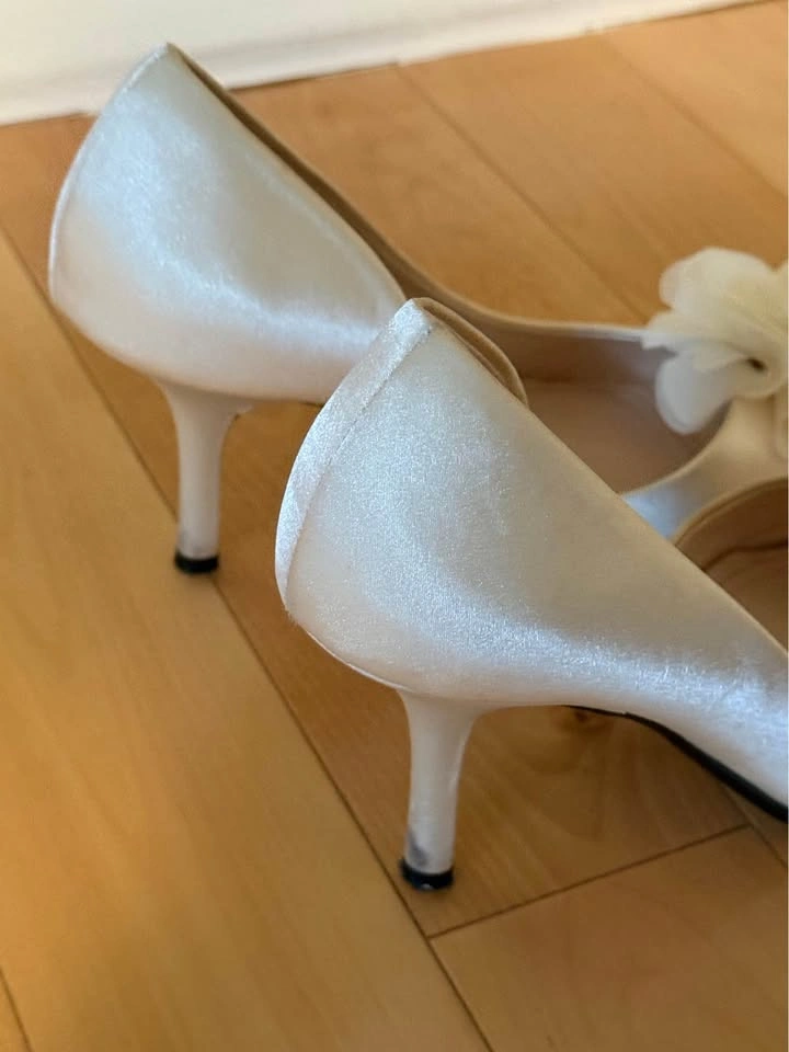 Black and White Satin Dress with White High Heels - photo 4