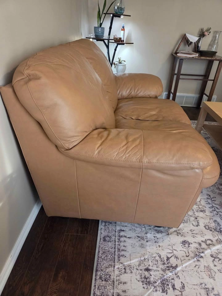 Leather loveseat - photo 2