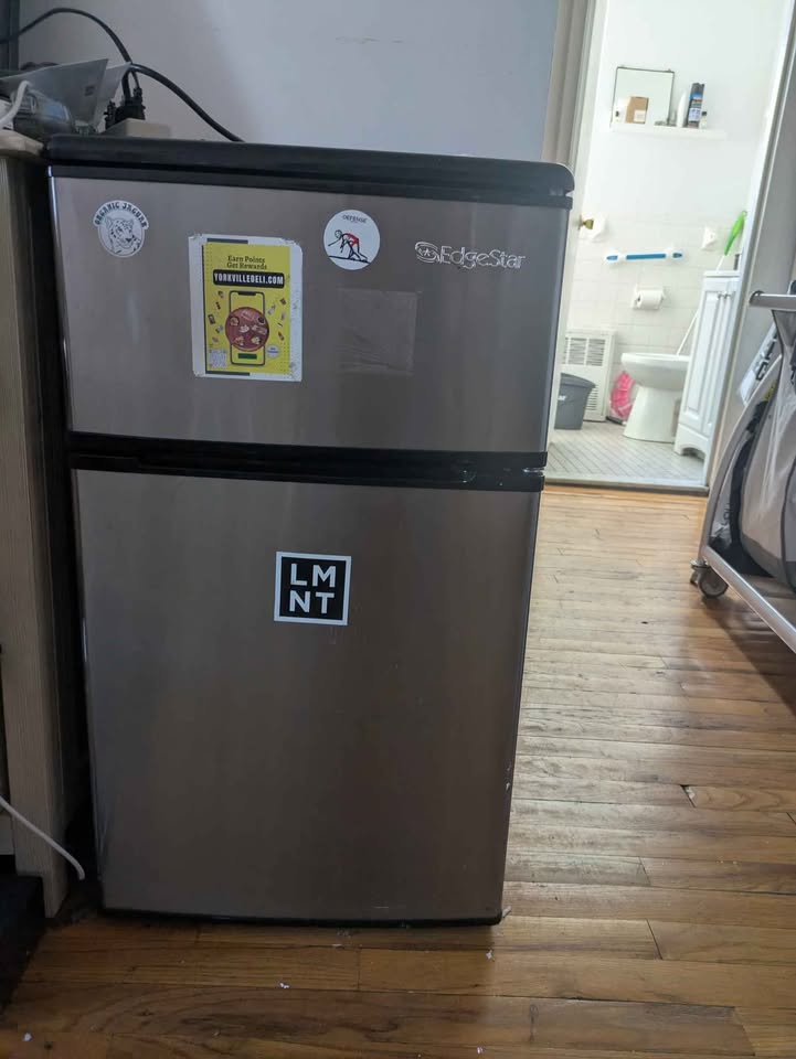 Mini edgestar refrigerator - photo 3