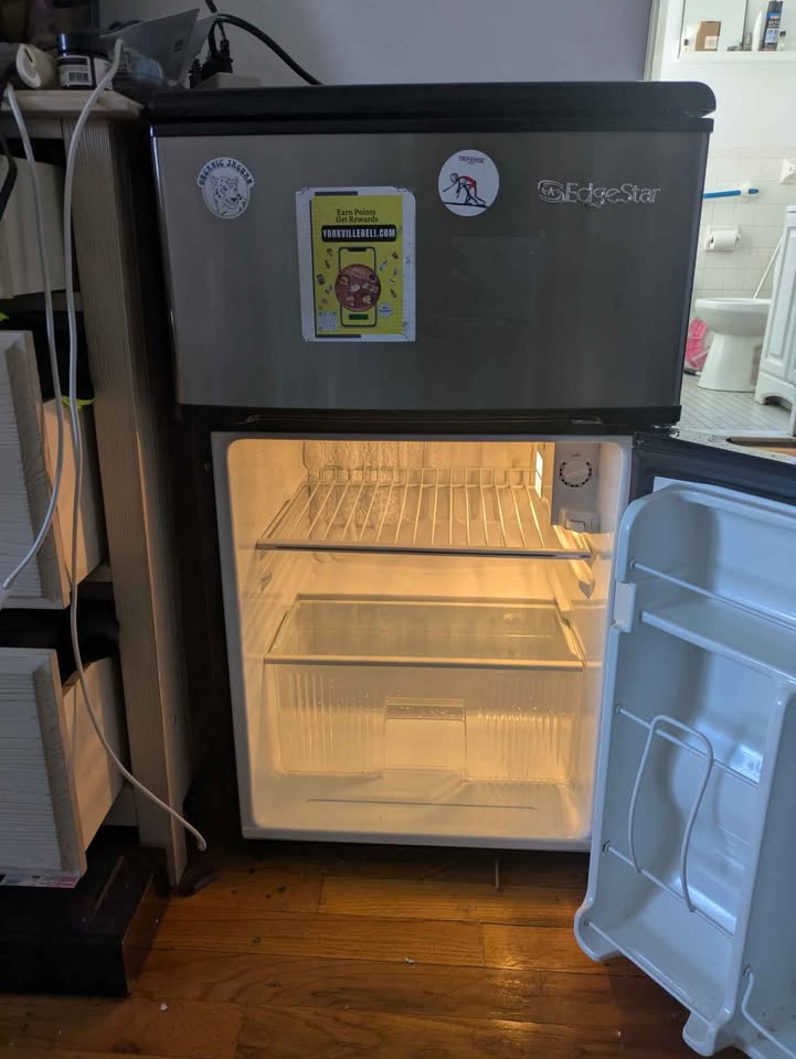 Mini edgestar refrigerator - photo 5