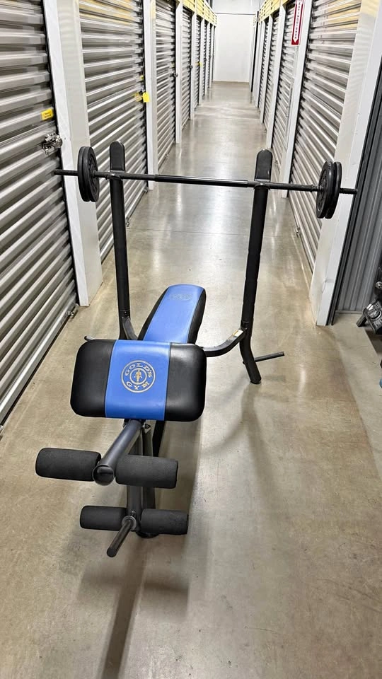 Gold’s Gym Weight Bench With Barbell & Plates