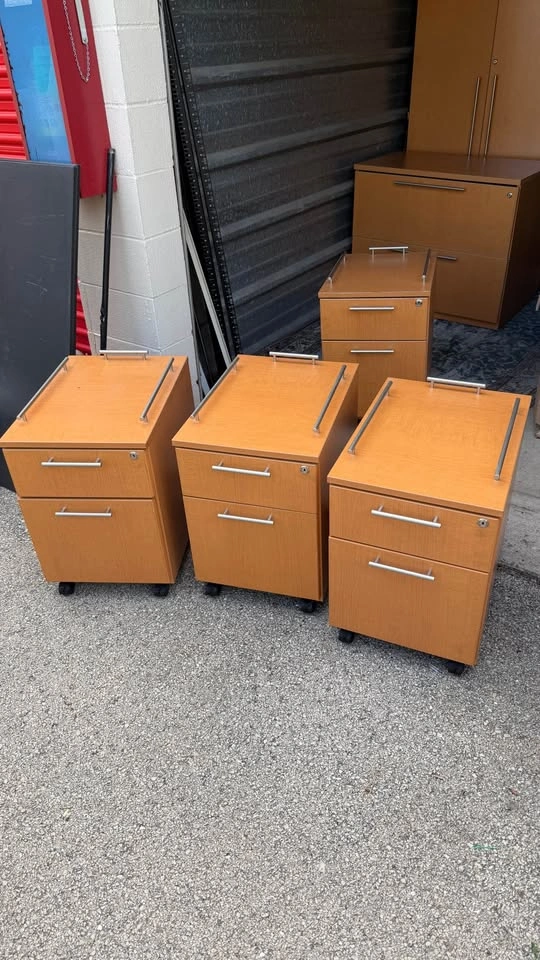 Set of 4 Röhr Wood Mobile File Cabinets w/ Locks & Wheels - photo 3