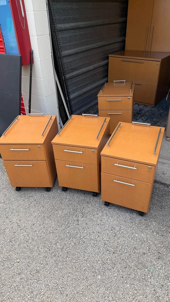 Set of 4 Röhr Wood Mobile File Cabinets w/ Locks & Wheels - photo 4