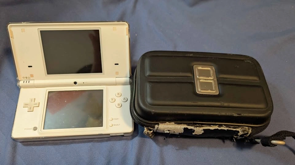 DSi w/ Protective Case, Carry Case, Charger, + 13 Games - photo 2