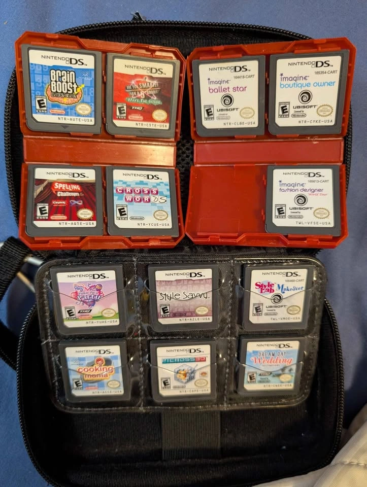 DSi w/ Protective Case, Carry Case, Charger, + 13 Games - photo 3
