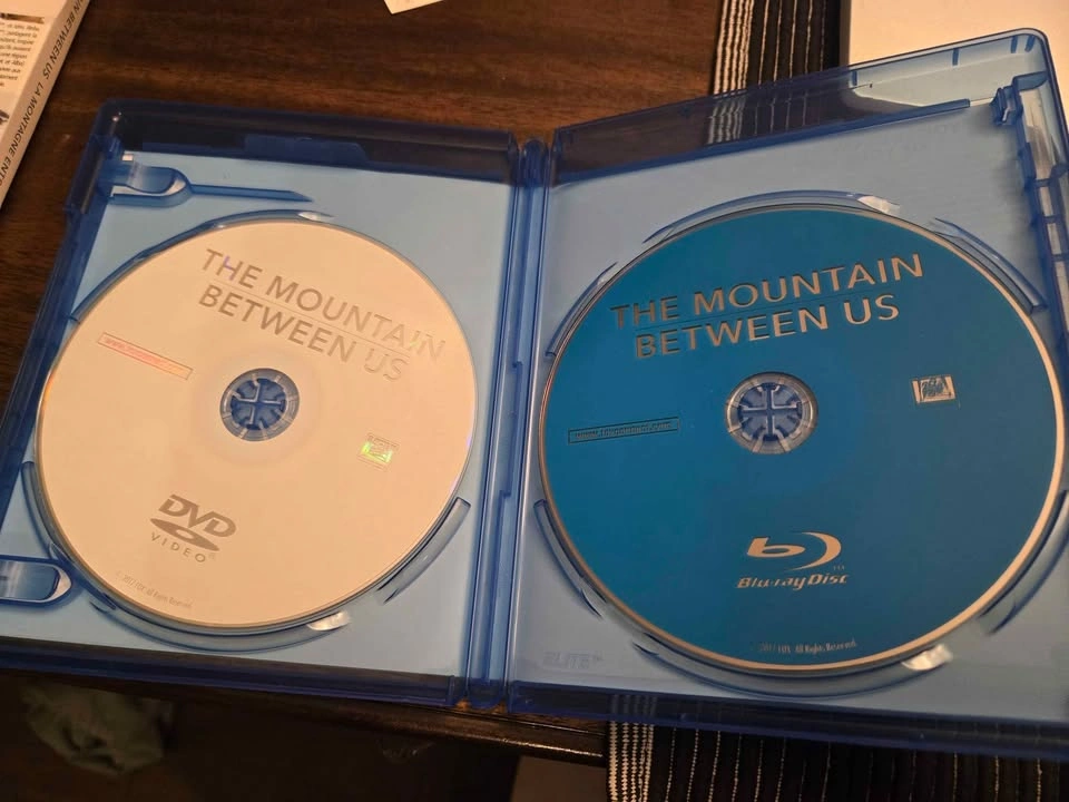 The Mountain Between Us (Blu-ray/DVD) - photo 2