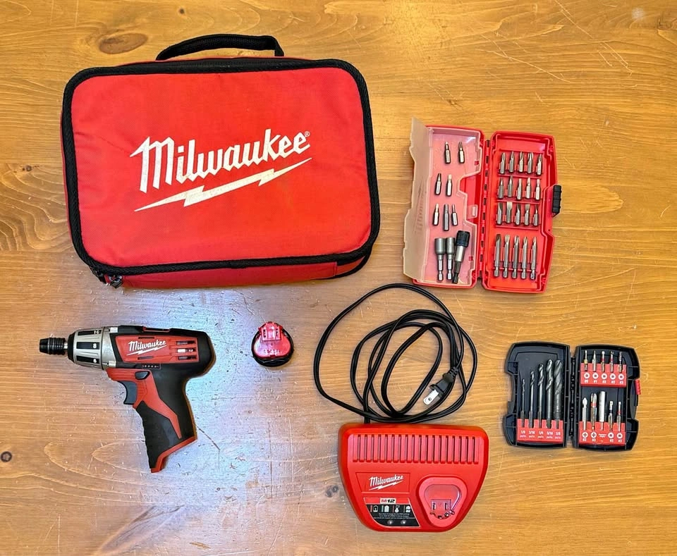 Milwaukee M12 Compact Drill/Driver Kit