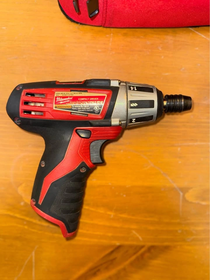 Milwaukee M12 Compact Drill/Driver Kit - photo 3