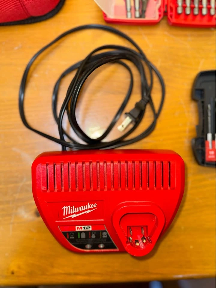 Milwaukee M12 Compact Drill/Driver Kit - photo 4