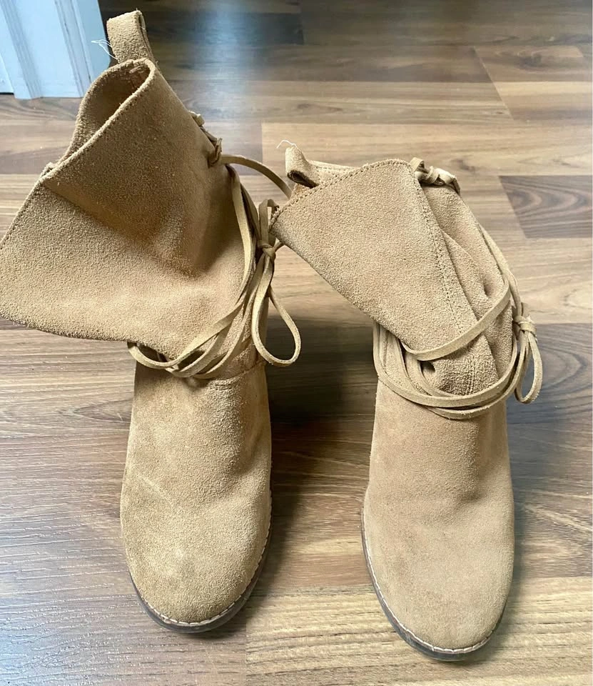 Tom's Suede Tan Ankle Boots - photo 2