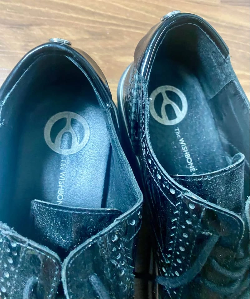 Cute stylish patent leather flats. - photo 4