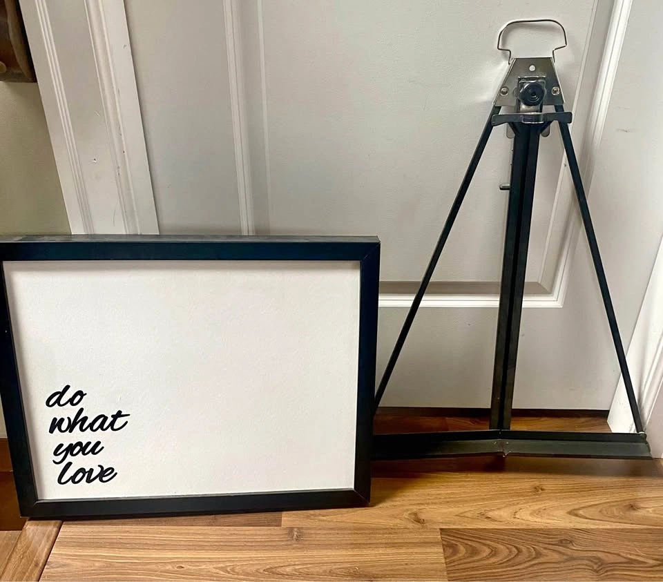 Magnetic Canvas with Adjustable Easel