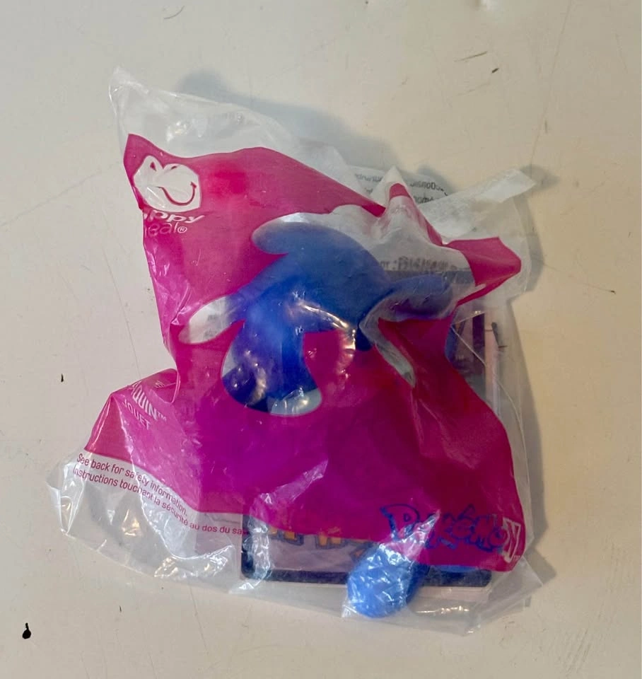 Lot of 10 McDonalds 2019 Pokemon toys with TCG promo cards - photo 5
